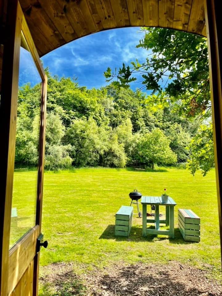 Battle Pods And Bells Glamping Otel Dış mekan fotoğraf